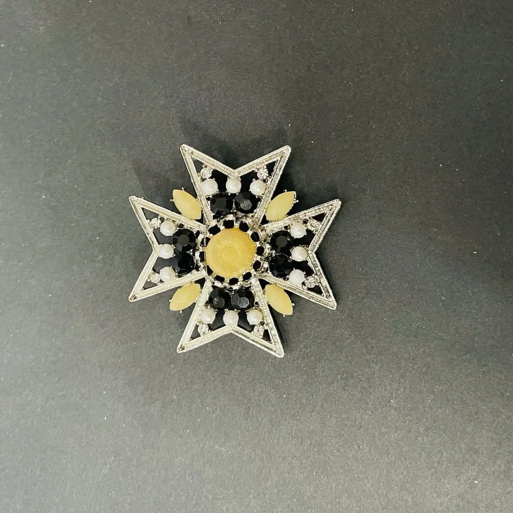 vintage starburst Maltese cross costume brooch W yellow-amber/pattern of black